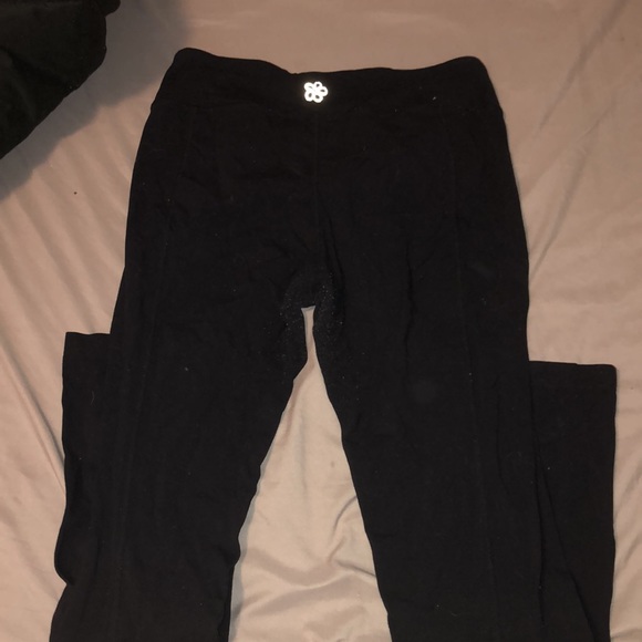 black yoga pants - Picture 2 of 2